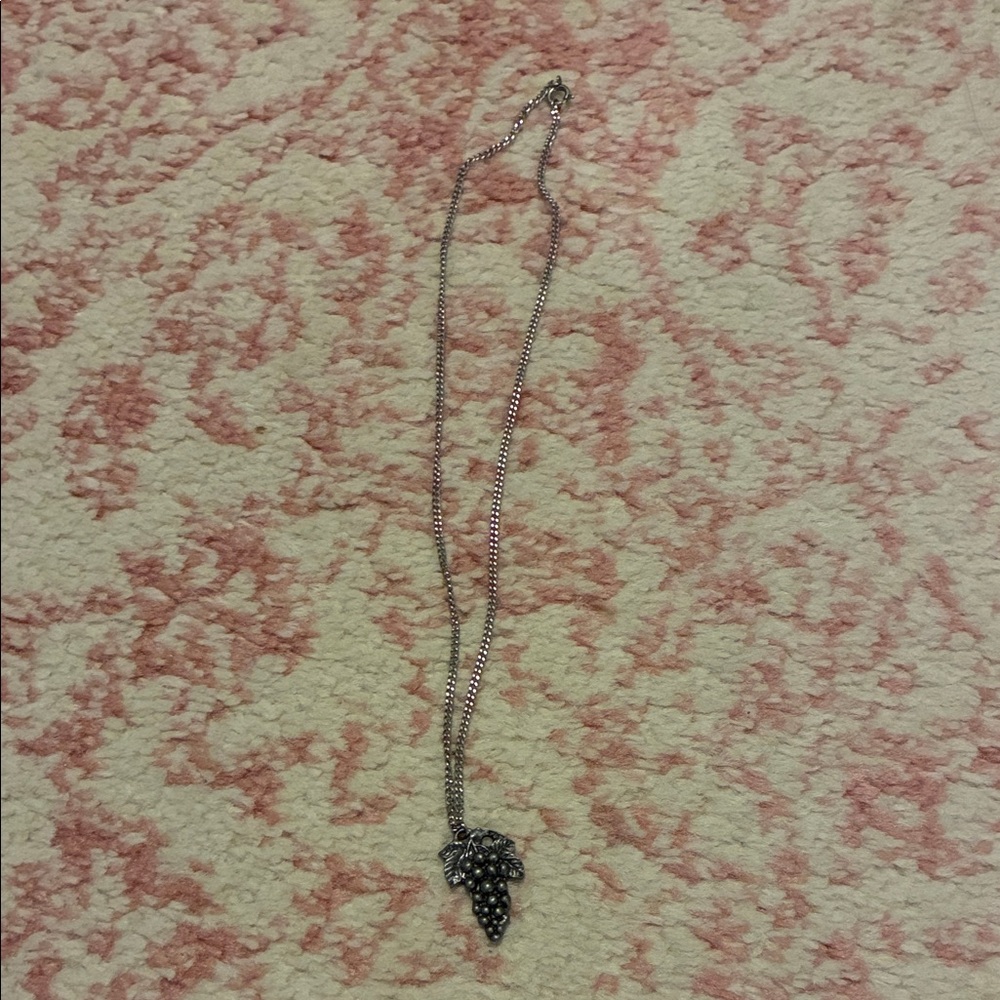 ✴️Silver-Tone Grape Cluster Pendant Necklace - Women